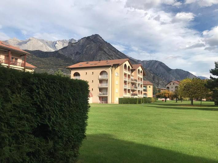 Gîte pour 4 personnes, avec piscine ainsi que bassin pour enfant et jardin, animaux acceptés à Saillon