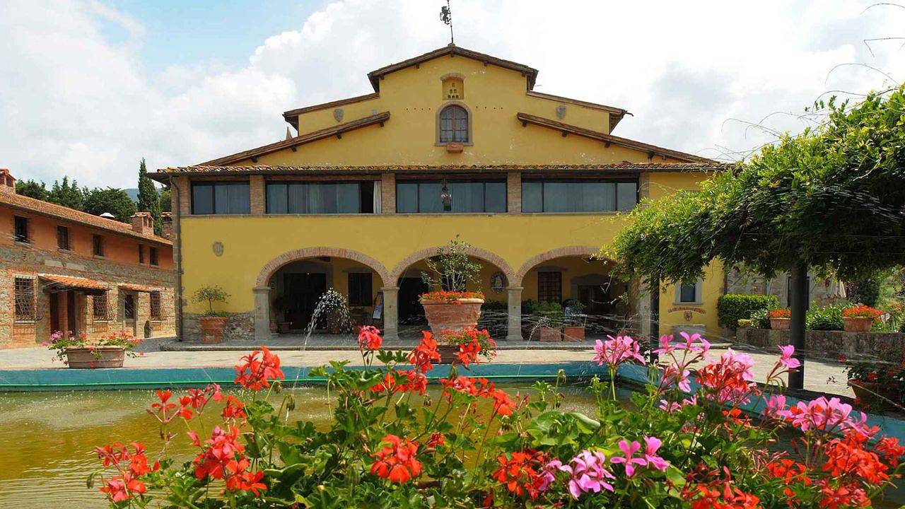 Entire vacation apartment, Vacation apartment for 2 people with pool in San Donato Fronzano, Valdarno