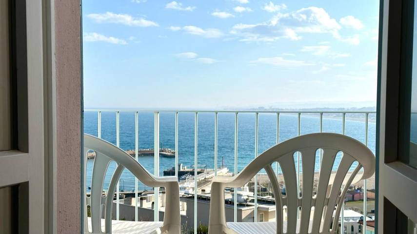 Apartamento de vacaciones para 4 personas, con terraza además de jardín y vistas - 1