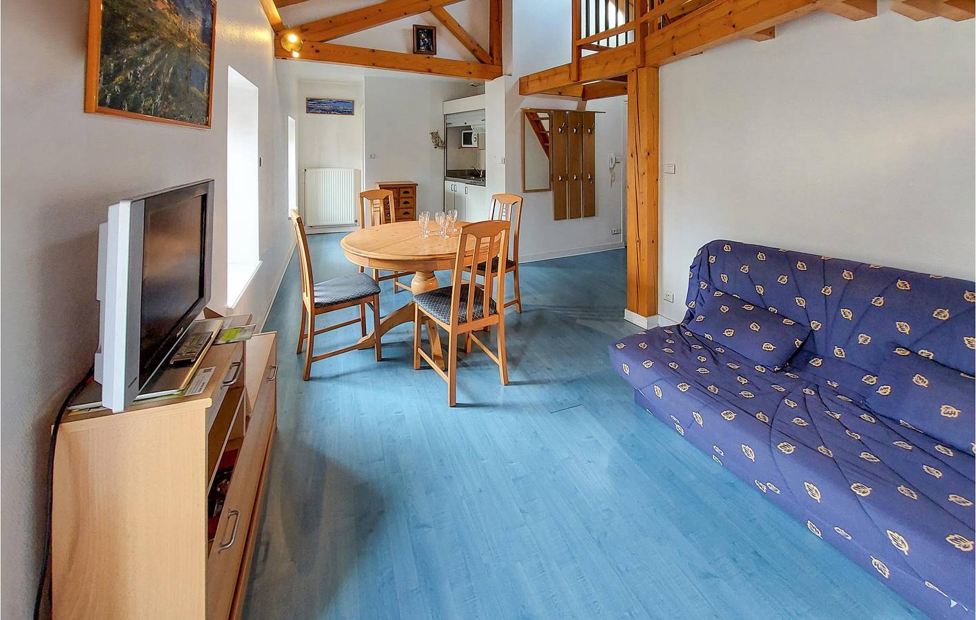Apartamento vacacional entero, Apartamento frente al río con aparcamiento y WiFi in Usson-en-Forez, Montbrison