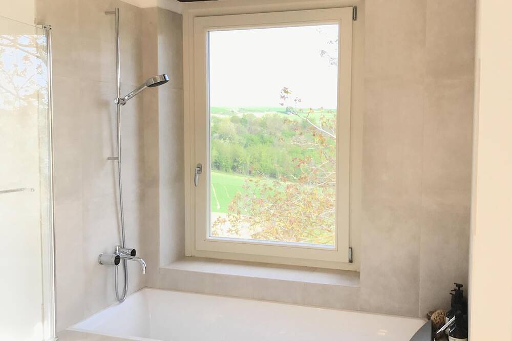 Ferme récemment rénovée dans les collines de Piedmonte avec piscine privée in Mombarcaro, Langhe