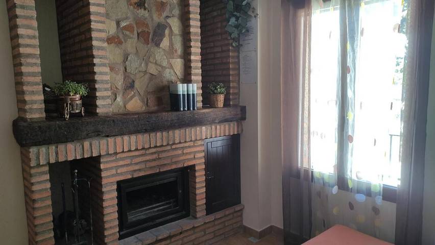 Casa rural para 6 personas, con jacuzzi y terraza en Tentudía - 4