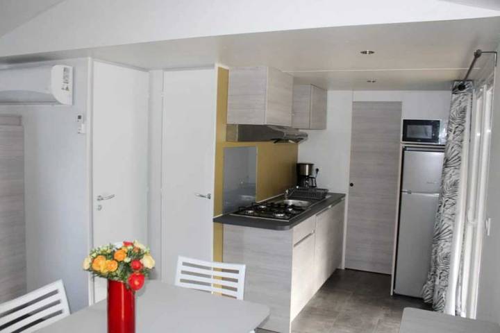 Camping pour 6 personnes, avec bassin pour enfant et sauna à Bormes-les-Mimosas - 3