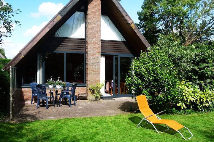 Ferienhaus für 4 Personen, mit Garten und Pool in Opmeer