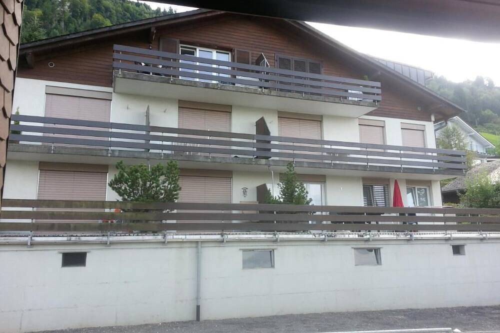 Ganze Wohnung, Ferienwohnung mit grosser Terrasse und Aussicht auf See und Berge in Emmetten, Vierwaldstättersee