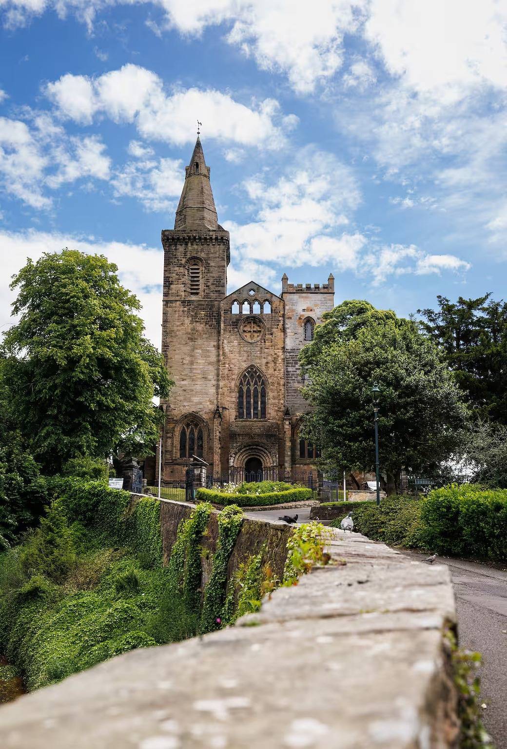 Entire holiday apartment, Stylish 2-Bed Apartment in the Heritage Quarter in Dunfermline, Fife region