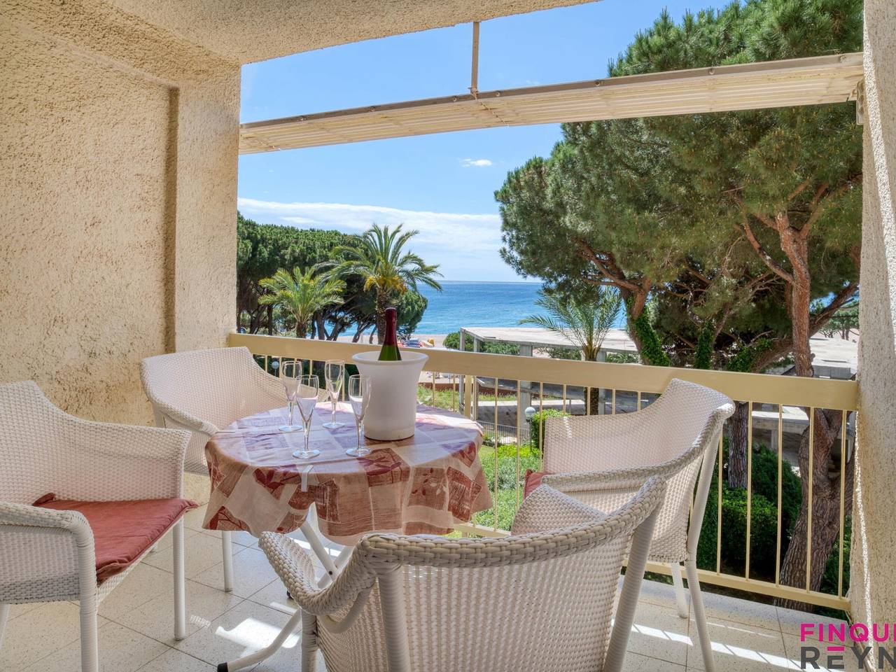 Entire apartment, Seaside Apartment in Platja d'Aro, direct beach access in Platja d'Aro, Costa Brava