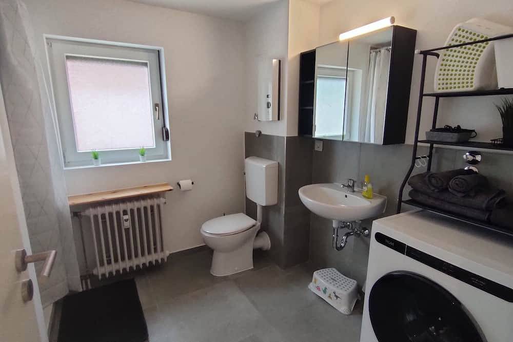 Appartamento intero, Fantastic holiday flat near to park with thermal spa, only 20 min to Heidelberg. in Bad Schönborn, Kraichgau