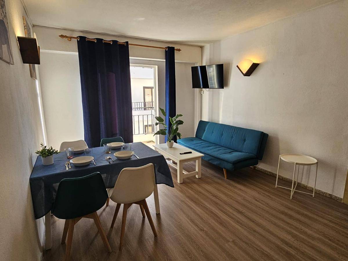 Appartement entier, Superior Apartment with Double Bed in Ocean Beach Ibiza, Sant Antoni de Portmany