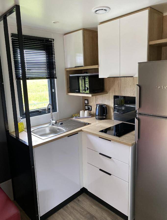 Camping pour 4 personnes, avec vue ainsi que terrasse et piscine à Arès - 4