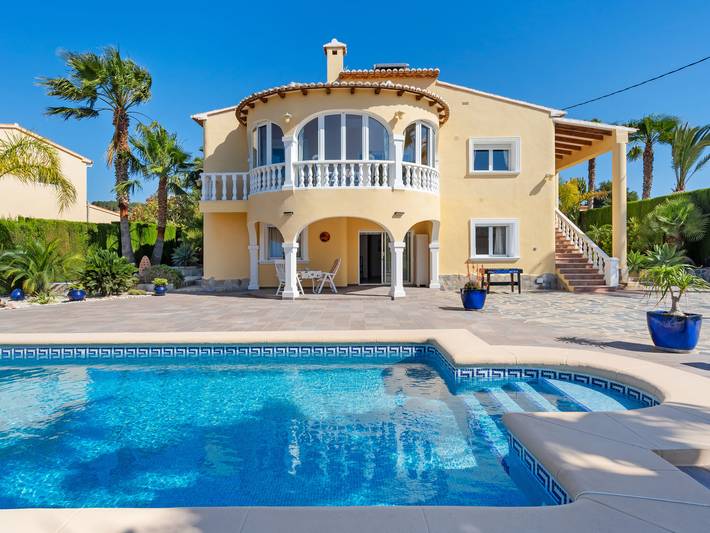 Ferienhaus für 9 Personen, mit Balkon und Terrasse sowie Pool in Calpe