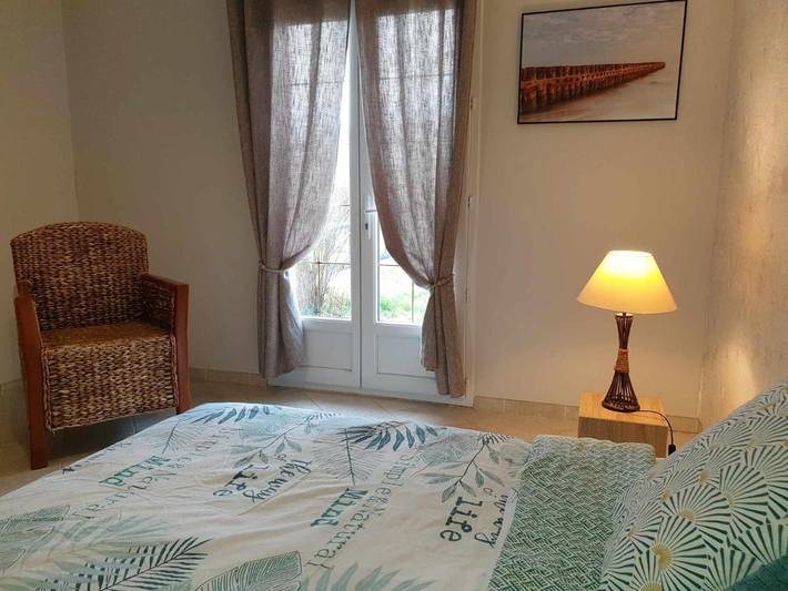 Location de vacances pour 6 personnes, avec piscine ainsi que vue et jardin à Les Montils - 2