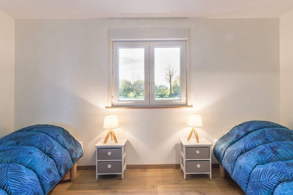 Maison au bord de la baie avec animaux admis et parking à Vains in Vains, Baie du Mont-Saint-Michel