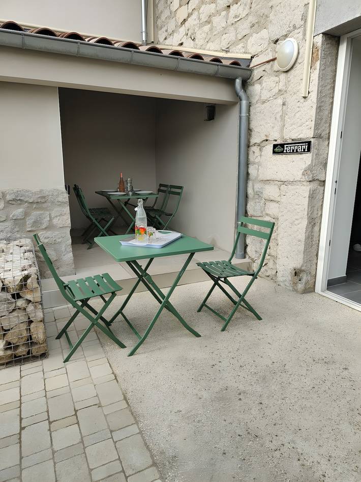 "Gîte Ferrari" 4–6 guests, Ruoms center, shared pool, private terrace, air conditioning