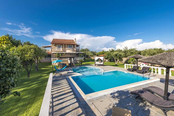 Villa pour 8 personnes, avec jardin et bassin pour enfant