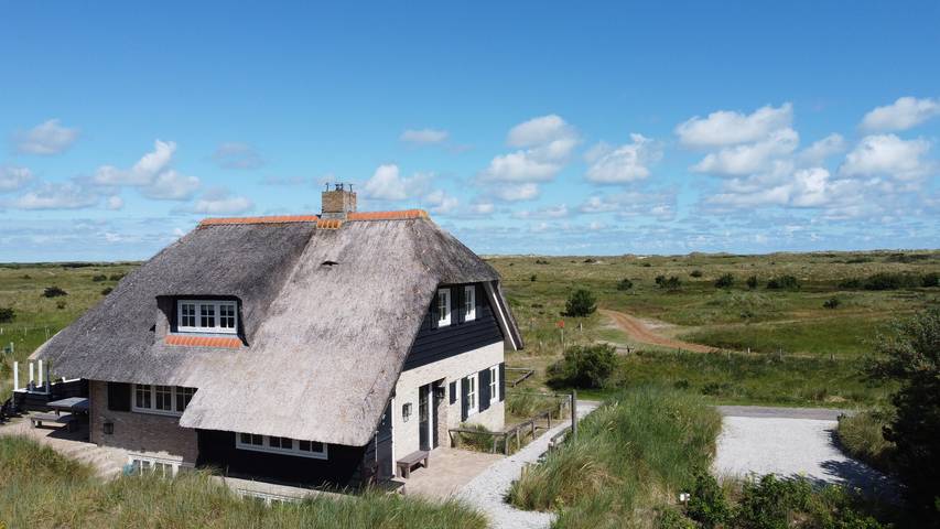 Vakantiehuis voor 10 personen, with Balkon/Terras and Terras as well as Tuin and Sauna in Ballum