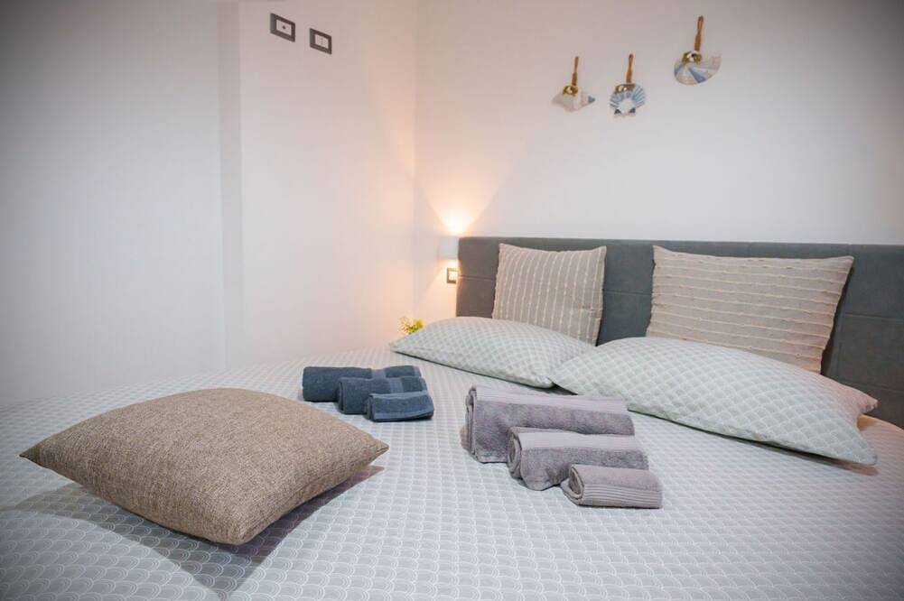 Ganze Wohnung, Raum, Komfort und Entspannung in Mandriola, nur einen Katzensprung vom Strand entferntentdecke das Stella Marina Apartment, eine geräumige und komfortable Drei-Zimmer-Wohnung in Mandriola, nur 3 Minuten zu Fuß vom Strand entfernt – perfekt für alle, in Mandriola, Sardinien