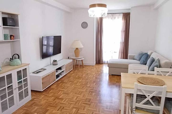 Entire apartment, Beautiful New Apartment - Aragonese Pyrenees - 4 pers in Castiello de Jaca, Aragonese Pyrenees
