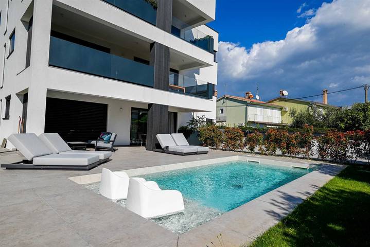 Ferienwohnung für 6 Personen, mit Balkon/Terrasse und Terrasse sowie Pool in Rovinj