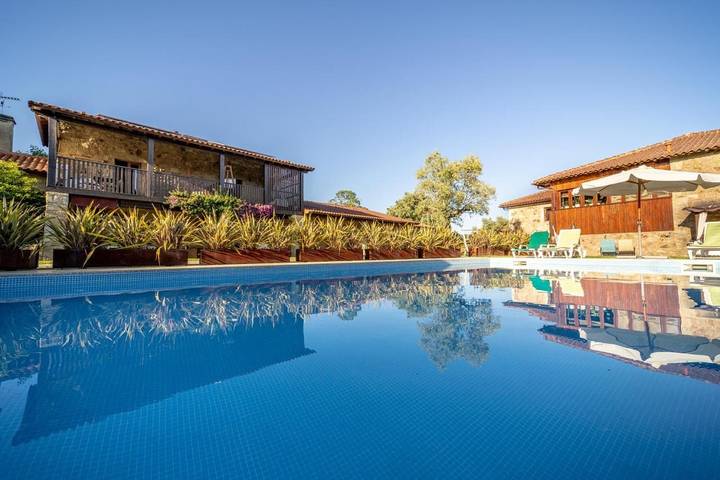 Casa rural para 2 pessoas, com vista e jardim e ainda piscina, adaptado a crianças em Amares