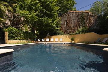 Gîte pour 6 personnes, avec piscine ainsi que terrasse et jardin à Conques-sur-Orbiel