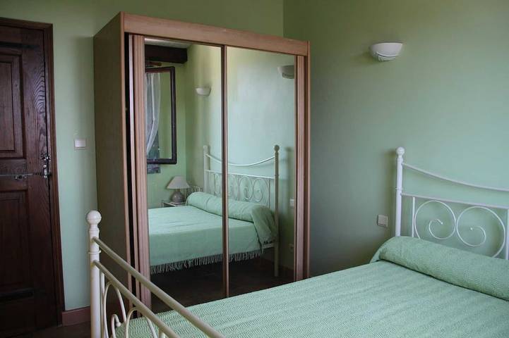 Location de vacances pour 10 personnes, avec terrasse ainsi que jacuzzi et balcon/terrasse à Cauro - 4