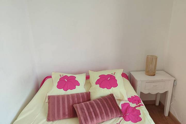 Location de vacances pour 8 personnes, avec jardin et terrasse à Colonzelle - 2