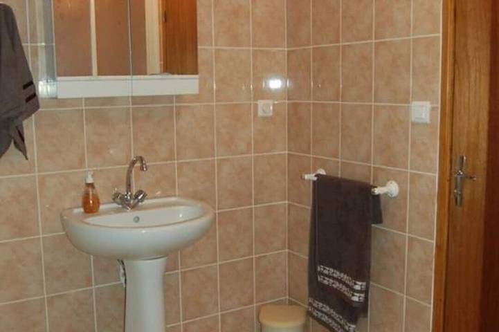 Location de vacances pour 6 personnes, avec terrasse et jardin à Coubisou - 4