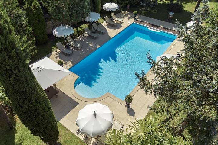 Chambre d’hôte pour 2 personnes, avec piscine ainsi que jardin et vue