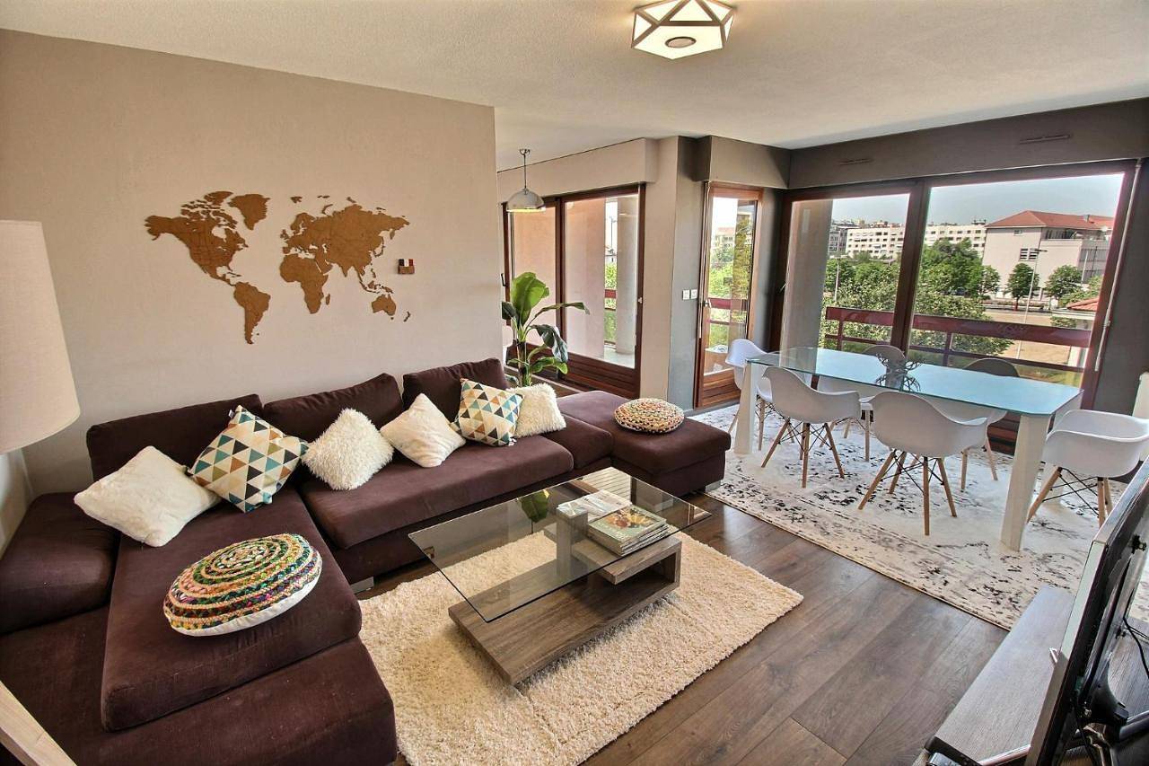 Appartement entier, Annemasse - Victoria Centre ville, Grand T2 avec Terrasse in Annemasse, Région de Saint-Julien-en-Genevois