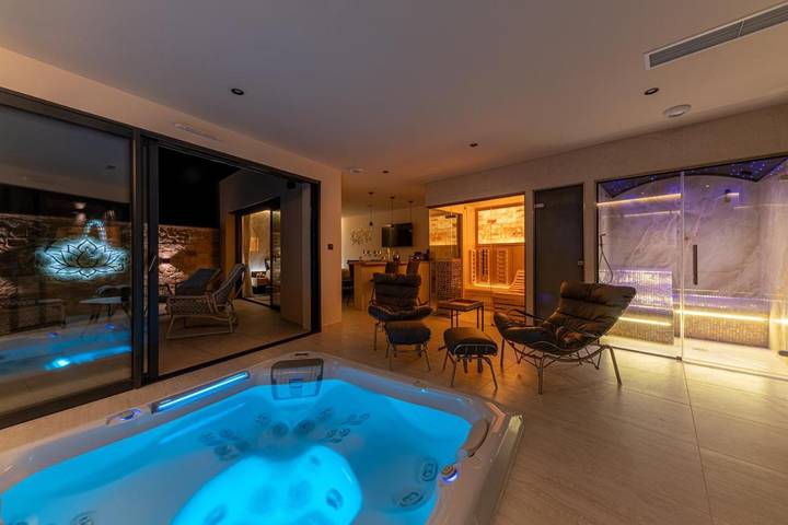 Chambre d’hôte pour 2 personnes, avec Jacuzzi ainsi que Terrasse et Sauna