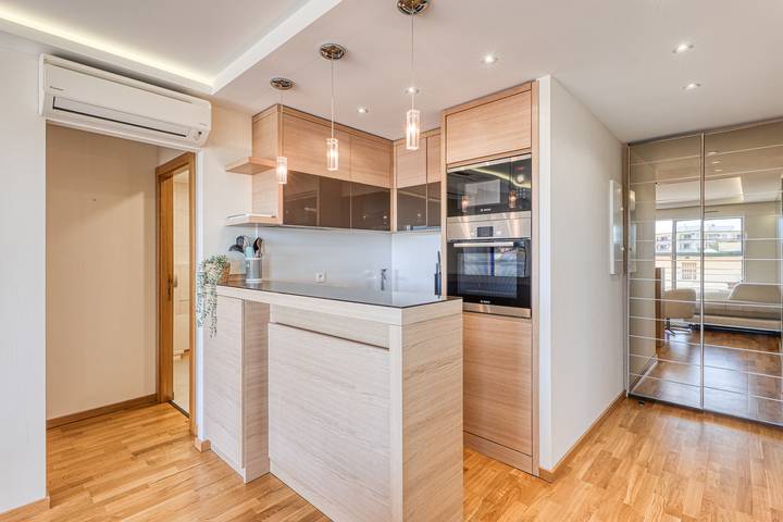 Ganze Wohnung, Apt sea view with swimming pool in Golfe-Juan, Vallauris