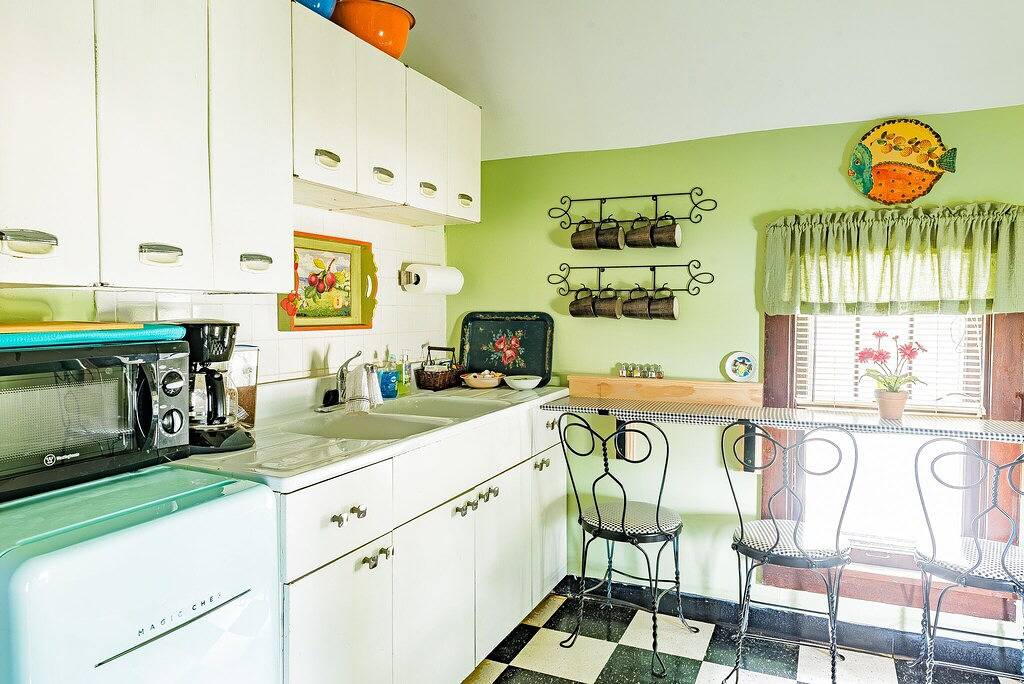 Ganze Wohnung, Lost Oak on Center |Upper Level Apartment in Historic Home |Downtown Lake Geneva |On-Site Parking in Lake Geneva (WI), Walworth County