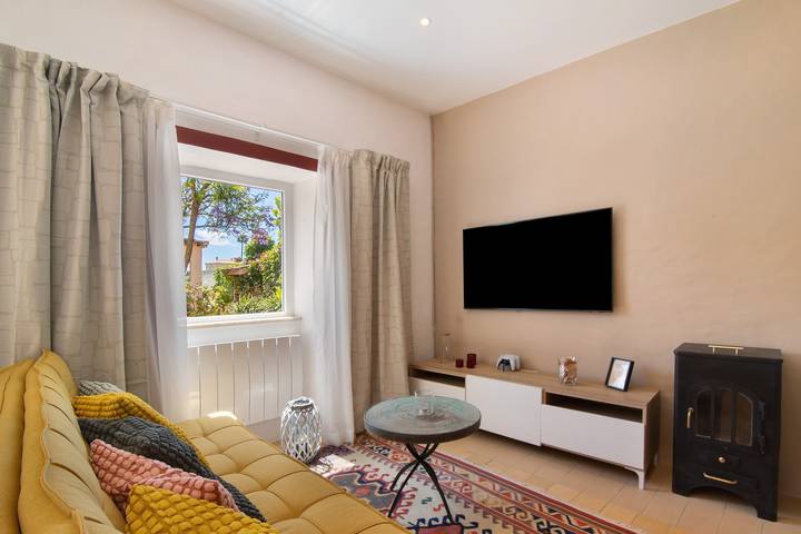 Holiday Home 'Casa Felix Number 1' with Shared Pool, Shared Terrace and Wi-Fi in Loulé (São Sebastião), Faro distrikt