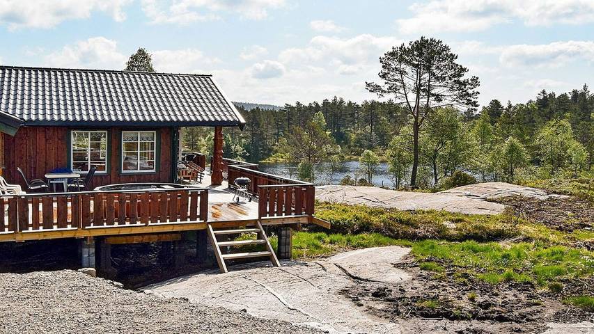 Ferienhaus für 9 Personen, mit Terrasse und Ausblick sowie Sauna in Marnardal