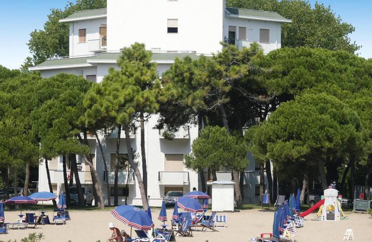 Vacation rental for 4 people, with Balcony/Terrace and Balcony as well as Terrace and Yard in Jesolo