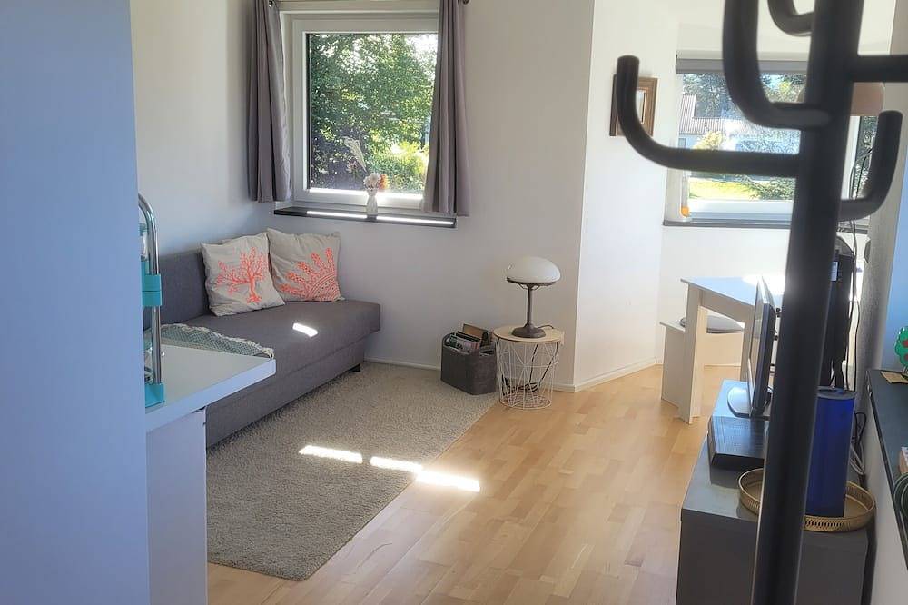 Ganze Wohnung, Niedliche Ferienwohnung in traumhafter Lage am Chiemsee, 5 Min fußläufig zum See in Gstadt am Chiemsee, Chiemsee