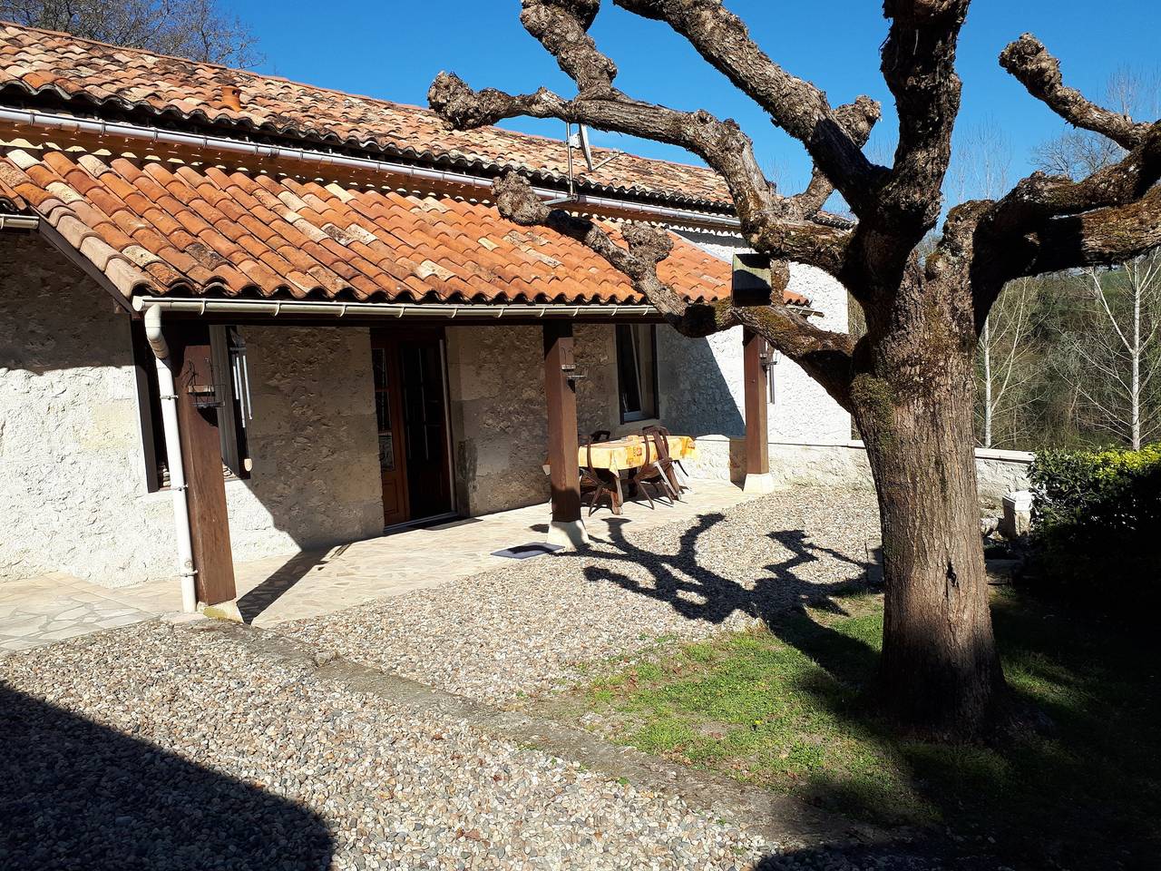 Escapade Idéale au Bord de la Rivière – Maison Confortable avec Activités Nature à Nérac in Barbaste, Région de Nérac