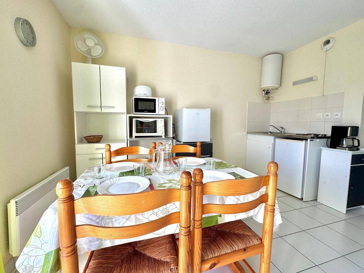 Appartement entier, One-Bedroom Apartment in Neyrac les Bains, Meyras