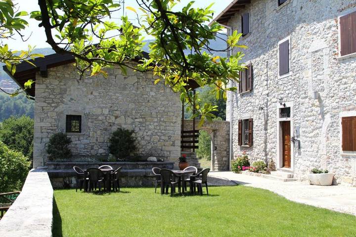 Agriturismo per 4 persone, con Balcone e Terrazza nonché Idromassaggio e Giardino in Provincia di Bergamo