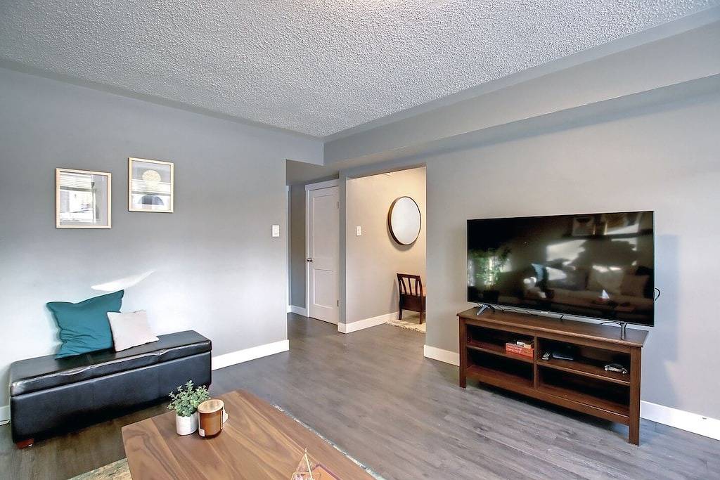 Historical Highlands Beautiful Modern Home in Edmonton, Alberta