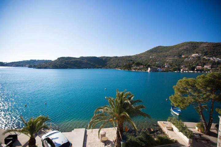 Maison d’hôte pour 3 personnes, avec balcon ainsi que jardin et vue