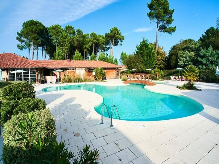 Location de vacances pour 2 personnes, avec piscine et sauna, adapté aux familles à Parentis-en-Born