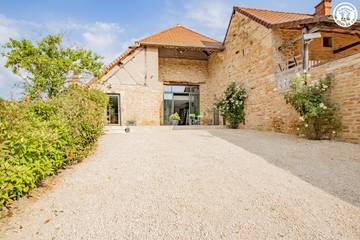 Gîte pour 11 personnes, avec jacuzzi et sauna ainsi que jardin et terrasse, animaux acceptés à La Chapelle-de-Bragny