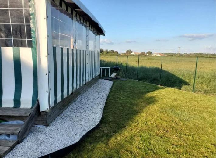 Camping pour 11 personnes, avec piscine ainsi que jardin et vue, animaux acceptés