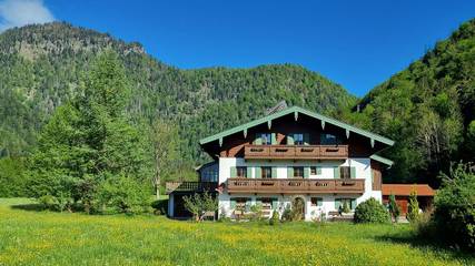 Ferienwohnung für 4 Personen, mit Balkon in Schneizlreuth