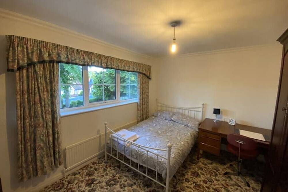 Exquisite Manor House Cul de sac Sleeps 8 with Private Parking in Darlington