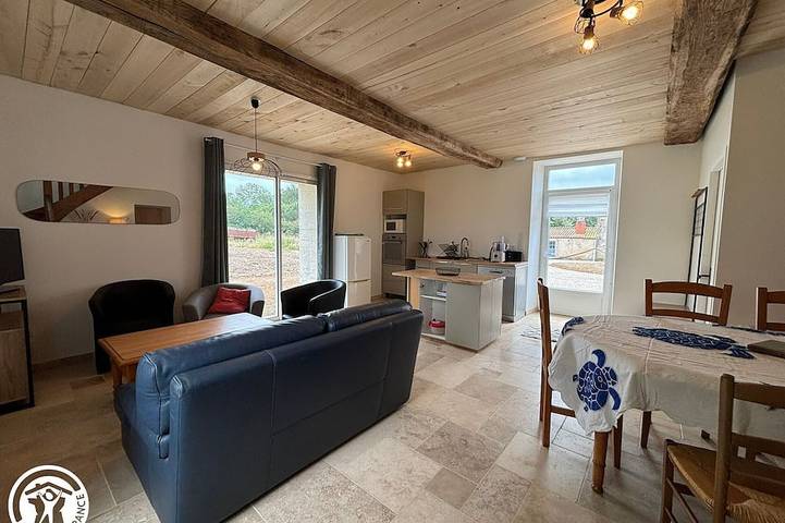 Gîte pour 5 personnes, avec jardin à Poiroux