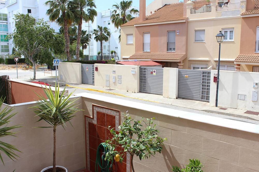 Casa Valdelagrana Playa, Parking & Wifi in Valdelagrana, El Puerto de Santa María
