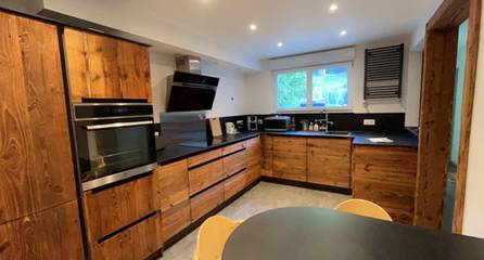 Gîte pour 5 personnes, avec terrasse ainsi que piscine et jardin dans le Doubs